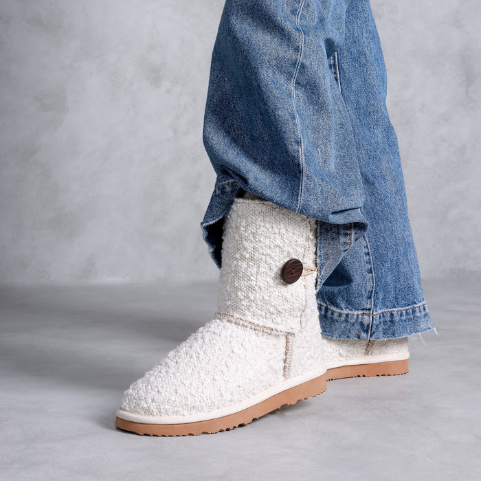 Women&#39;s Boucle Button Mid