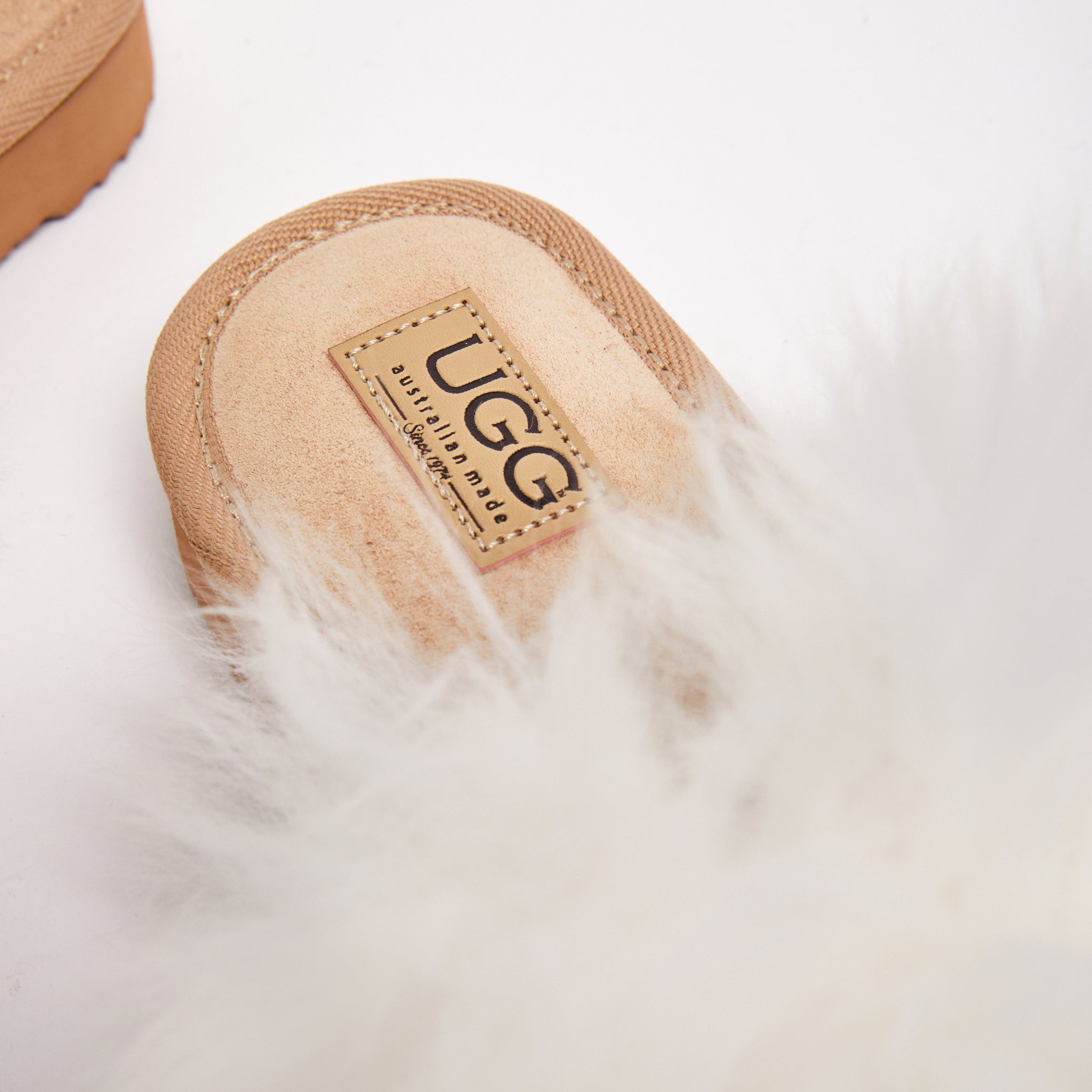 UGG AustralianPink Yvett Slipper with online Shearling Pom Mules/Slides Sz 9